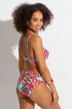Free Spirit Lightly Padded UW Twist Front Top - Aqua Palm 9 Free Spirit Lightly Padded UW Twist Front Top - Aqua Palm -Sultry Curve 314634 20230419160100