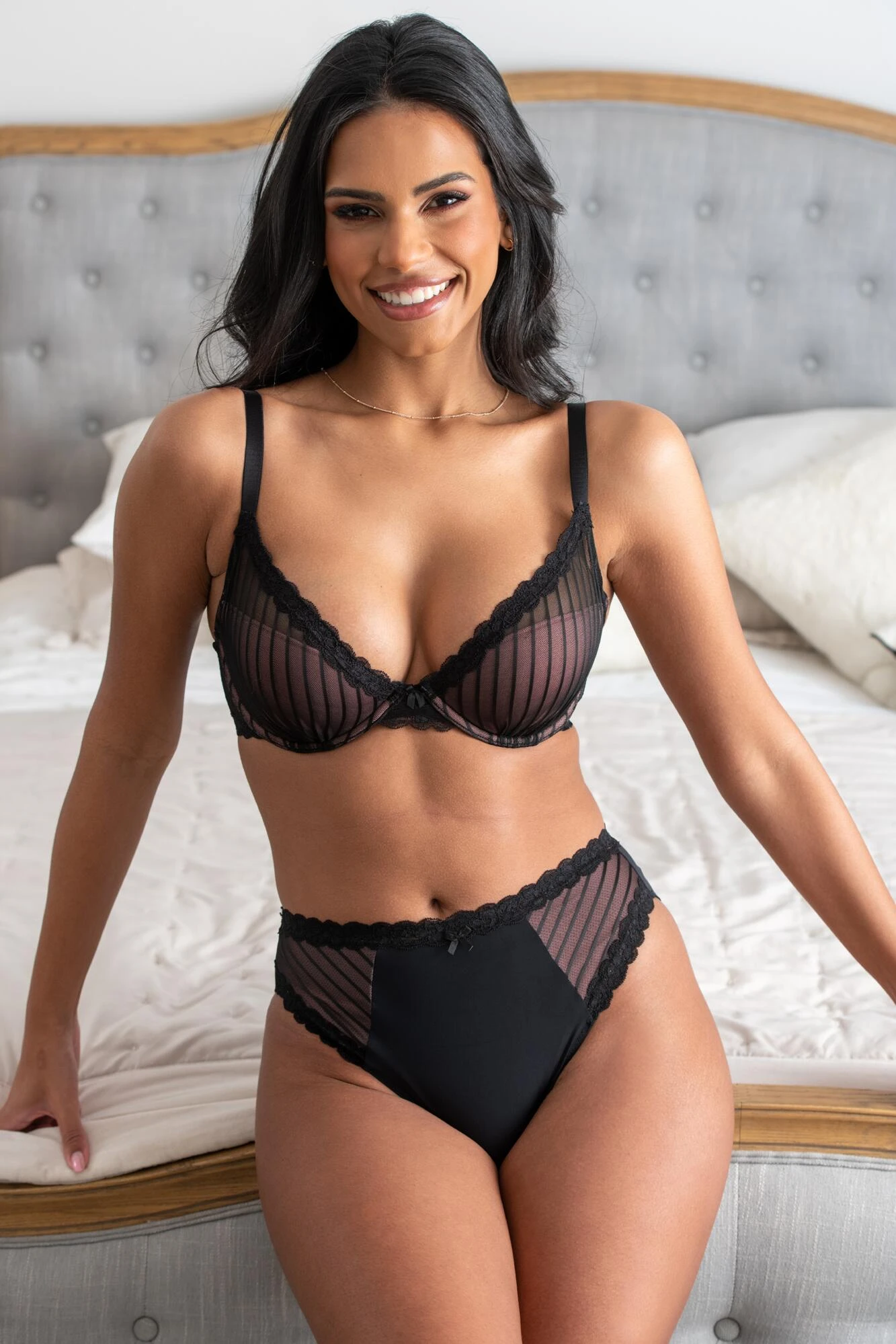 Luxe Linear Lightly Padded Bra - Black/Blush 4 Luxe Linear Lightly Padded Bra - Black/Blush - Image 2